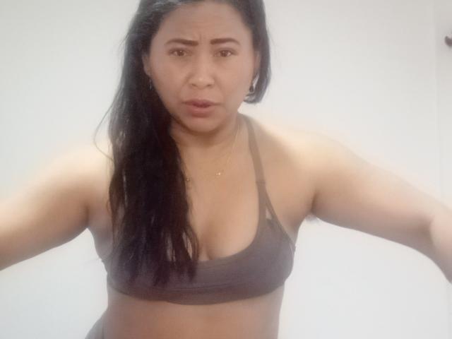 MiaSalomeChaude - Live porn &amp; sex cam - 25759325