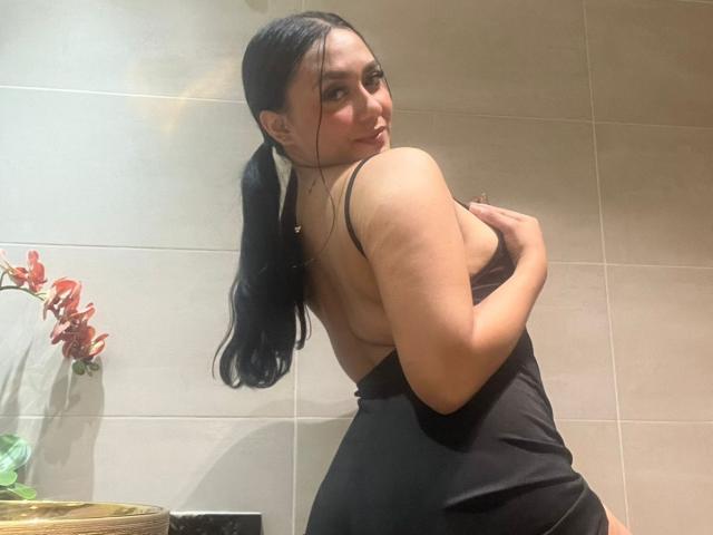 SofiaJames - Live porn &amp; sex cam - 25764553