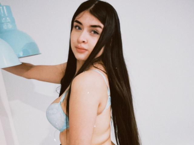 EmiliClarke - Live porn &amp; sex cam - 25769965