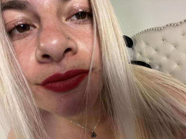 AtheneaRossi - ライブポルノ&amp;セックスカム - 25774545