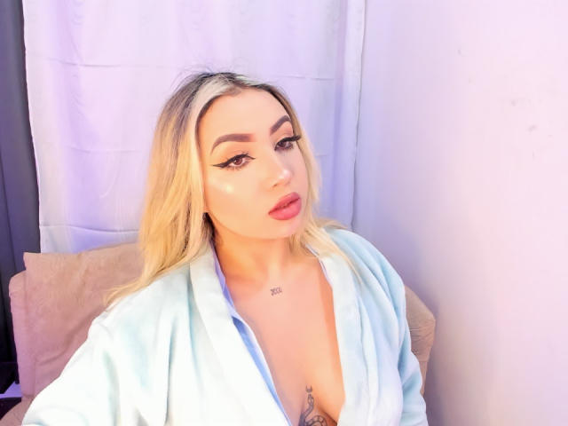 MelissaLust - Live sex cam - 25775381