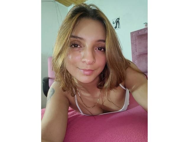 SaarahJones - פורנו בשידור חי ומצלמת סקס - 25776413