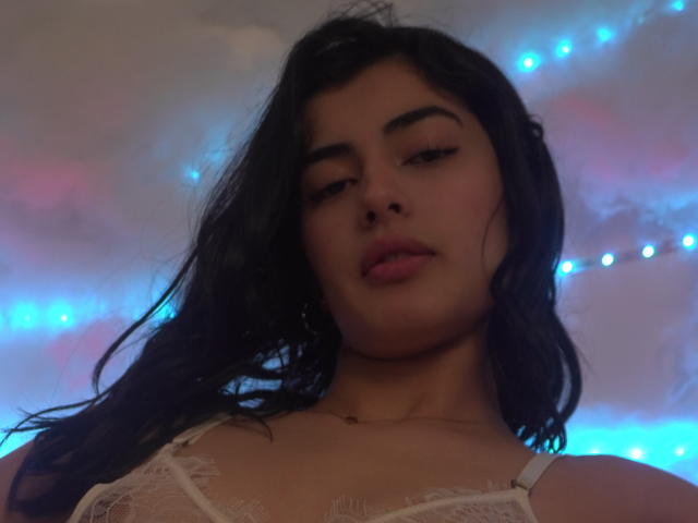 EmmaBeaumont - Live Sex Cam - 25778561
