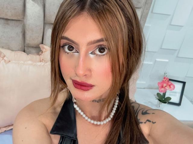 AliciiaMiller - Élő pornó és szexkamera - 25797921