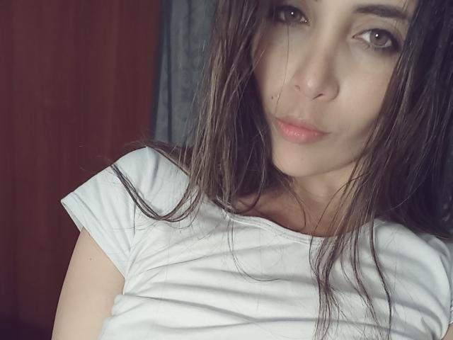 IssaVeella - Live sex cam - 25798285