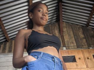 Cosmina69 - Live porn &amp; sex cam - 25805345