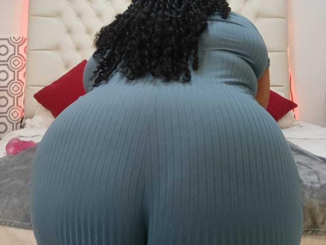 MileyCollins - Live porn &amp; sex cam - 25817261