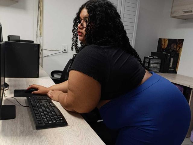 MileyCollins - Live porn &amp; sex cam - 25817277