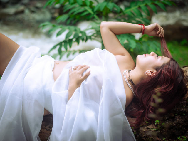 CoralineHale - Live Sex Cam - 25846121