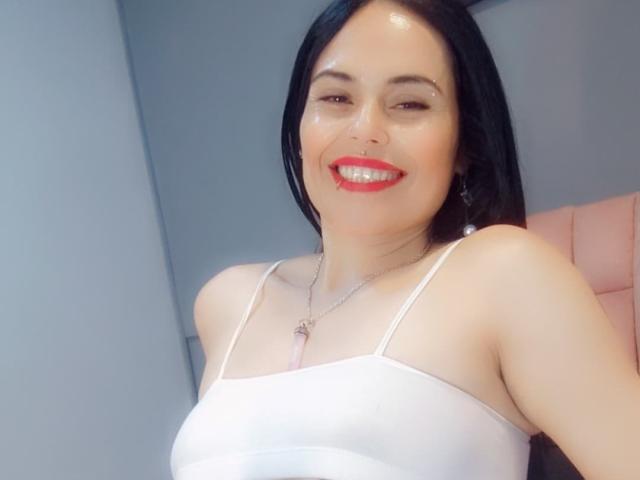 CharlotteCrofort - Live sex cam - 25854633