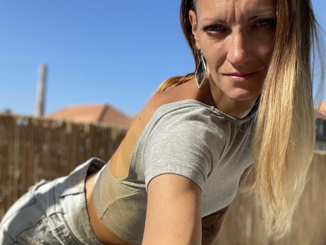 DaneeSoHot - ライブポルノ&amp;セックスカム - 25867517