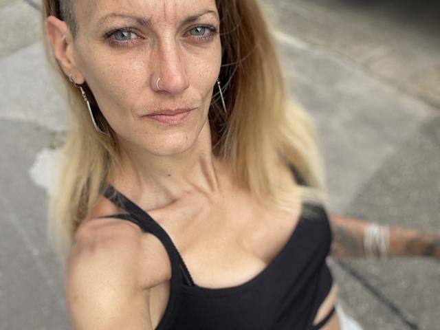 DaneeSoHot - Live porno og sexkamera - 25867557