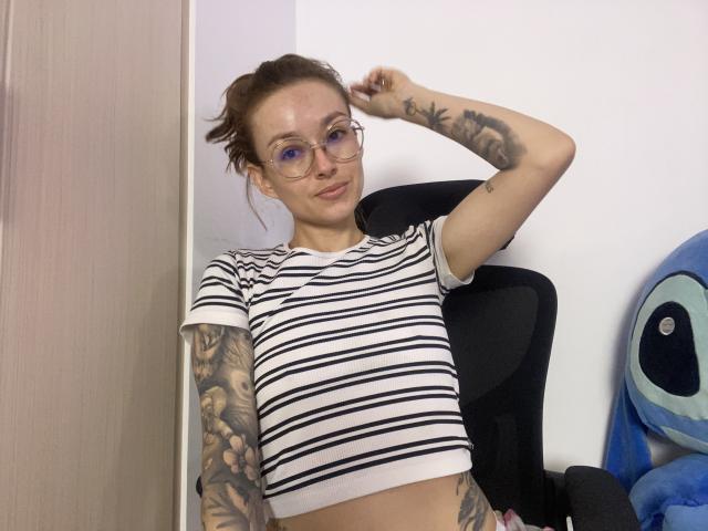 SarahRousen - Porno na żywo i seks kamera - 25882989