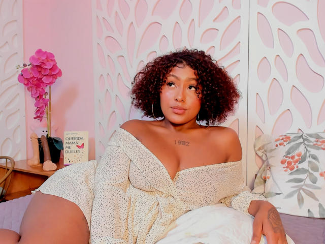 AmberQueeny - Live porn &amp; sex cam - 25889685