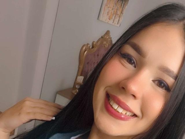 CarolineWill - Live sex cam - 25904381