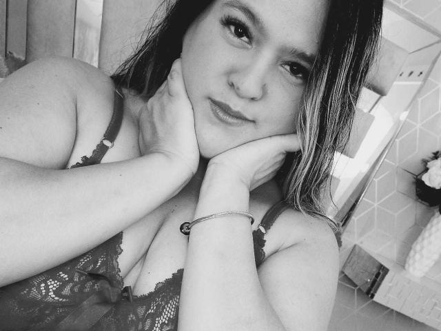 MiaJhonss - Live porn &amp; sex cam - 25905945