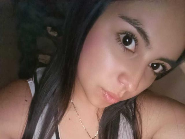 CharlotteSilvie - Live porn &amp; sex cam - 25924917