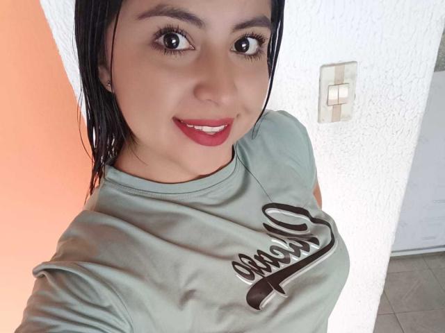 CharlotteSilvie - Live Sex Cam - 25924937