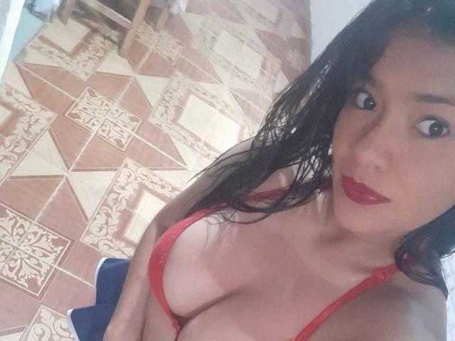 ArianithaXox - Élő pornó és szexkamera - 25930497