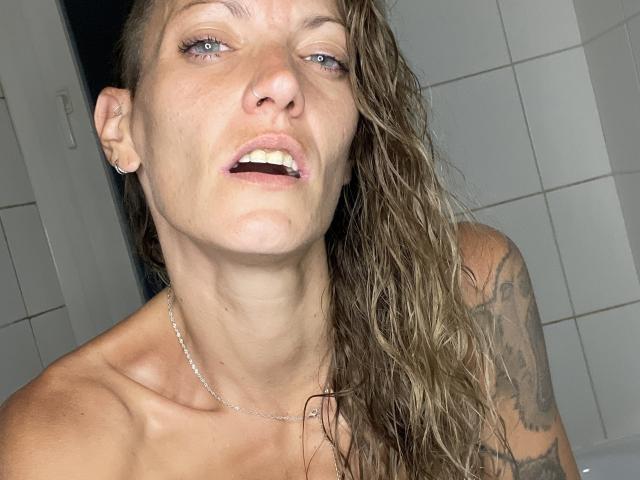 DaneeSoHot - Live porn &amp; sex cam - 25976217