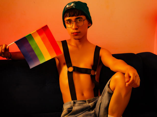 ThaylerJones - Live sexe cam - 25983089