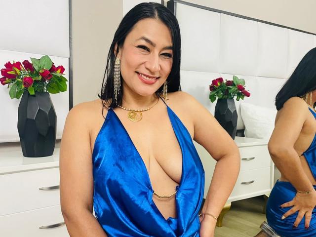 EmaFoxy - Élő pornó és szexkamera - 25990817