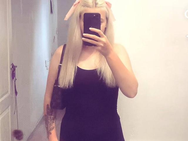 HollyTaillor - Live Sex Cam - 25996065
