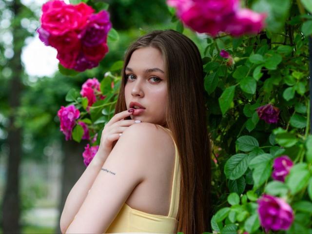 LaraPika - Live Sex Cam - 25996981