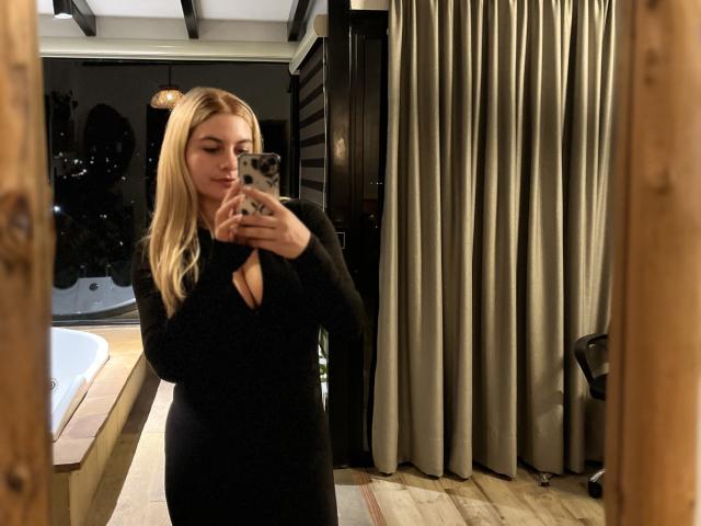 AtheneaRossi - Live porn &amp; sex cam - 26000709