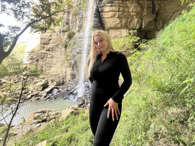 AtheneaRossi - Porno na żywo i seks kamera - 26000877