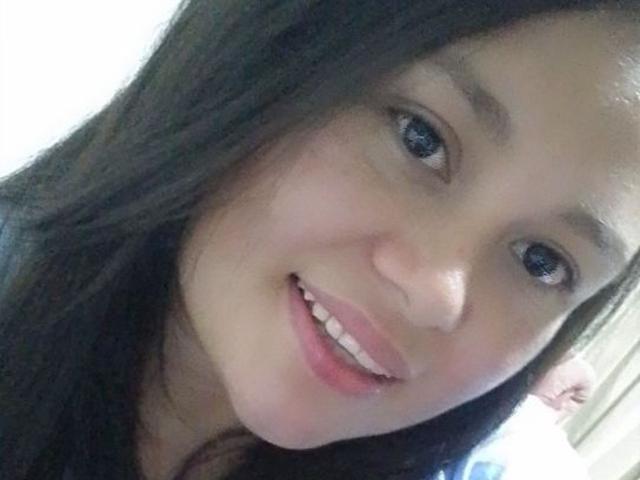 InaraBeki has light brown skin, black hair, and blue eyes. She's smiling with pink lips and white teeth, showing a cute and friendly face in a selfie.