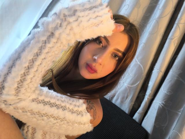 CharlotteAristizabal - Live sex cam - 26003277