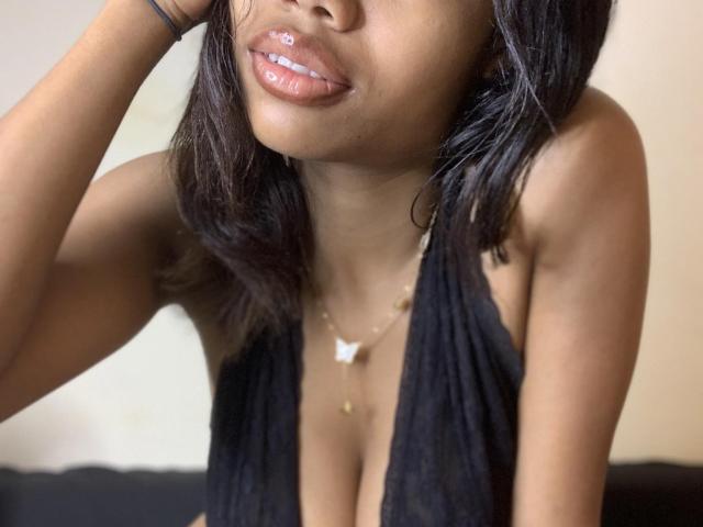 LindaSanchezL - Live porn &amp; sex cam - 26007801