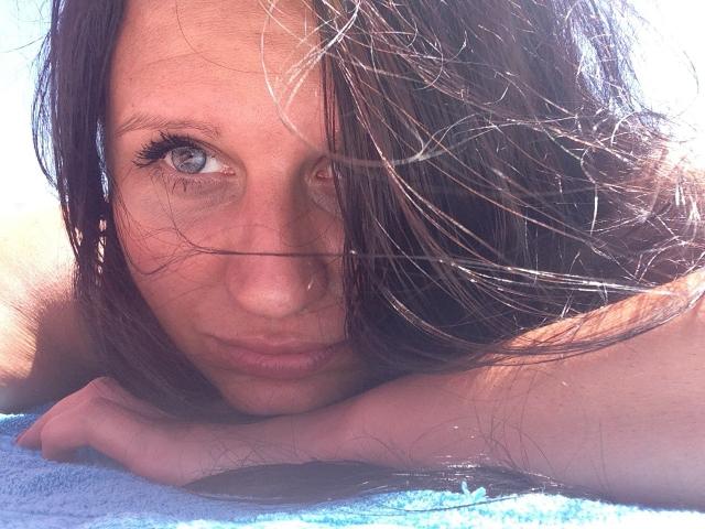 Thalisa69 - Show live hot avec cette Superbe jeune jeune model en chaleur avec des cheveux bruns  