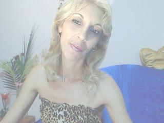 SiminaFox - Chat live hard avec une Femmes aux cheveux dorés sur le site XloveCam 