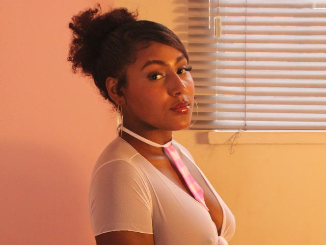 AmberQueeny - Live sexe cam - 26018333