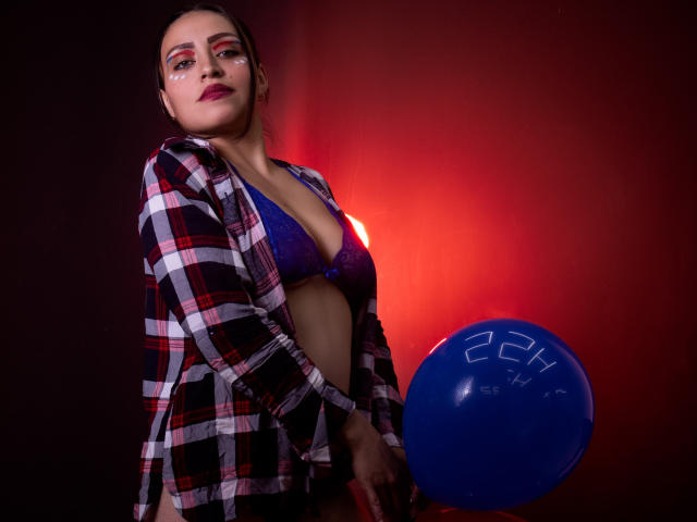 AliceBlackx - Camera khiêu dâm &amp; quyến rũ trực tiếp - 26027581