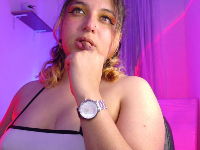 AmaliaRosse - פורנו בשידור חי ומצלמת סקס - 26094097