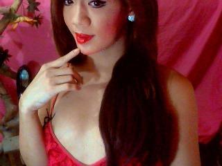 SexySelinaFox69 - Live cam hard avec cette Trans à la poitrine minimale sur Xlovecam 