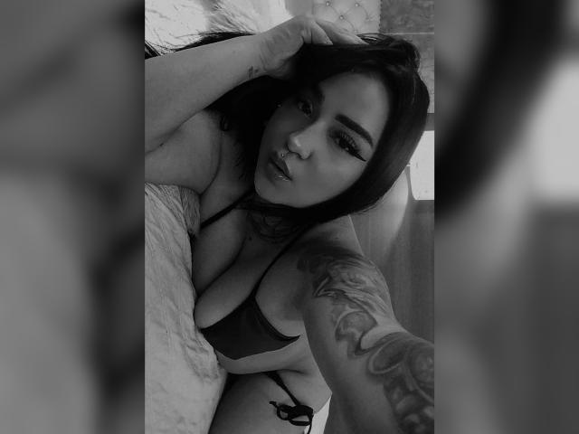 KarinaBlake - Live Sex Cam - 26131297