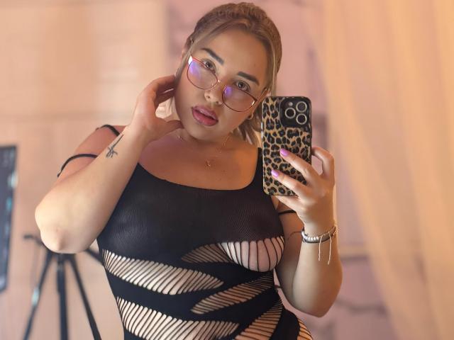 MiaBlondeHot - Live sexe cam - 26132729