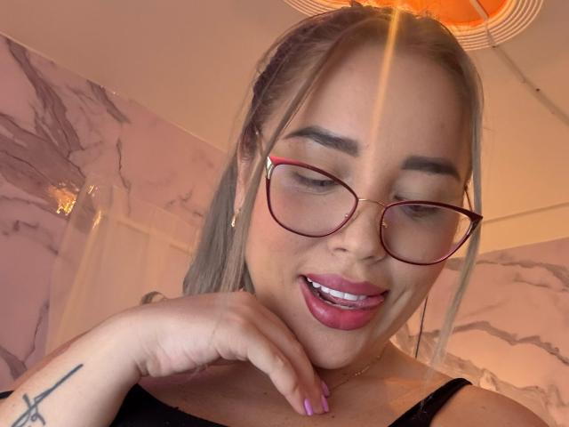 MiaBlondeHot - Live Sex Cam - 26132741