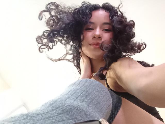 HeilyPeterson - Live sex cam - 26137217