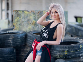 LindaBryns - Live porn &amp; sex cam - 26153097