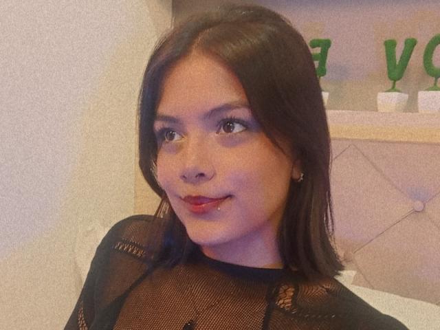 EmilyRobeerts - Live porn &amp; sex cam - 26153773