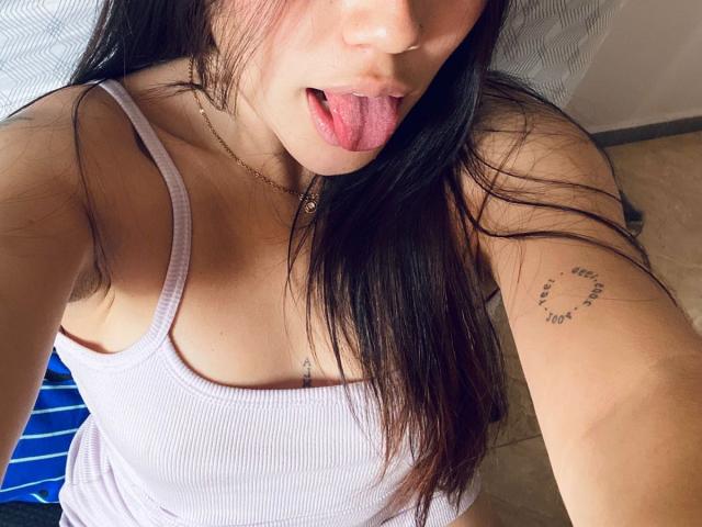 SophiaMarx - Live Sex Cam - 26156777