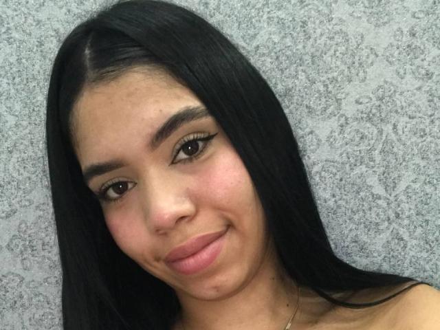EmaGarces - Live sex cam - 26172233