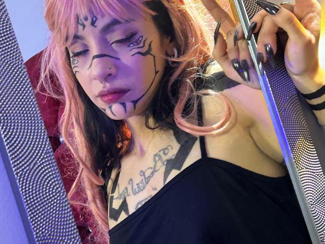 LaurenEvie69 - Live Sex Cam - 26185653