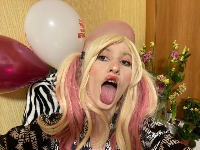 ElzaKomx - Live sex cam - 26213317