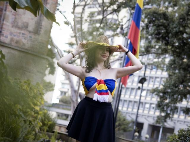 ElizaCanterville - сексуальная веб-камера в реальном времени - 26217745